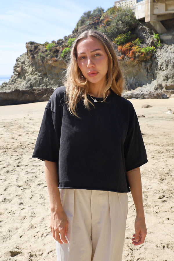 black boxy boyfriend tee shirt