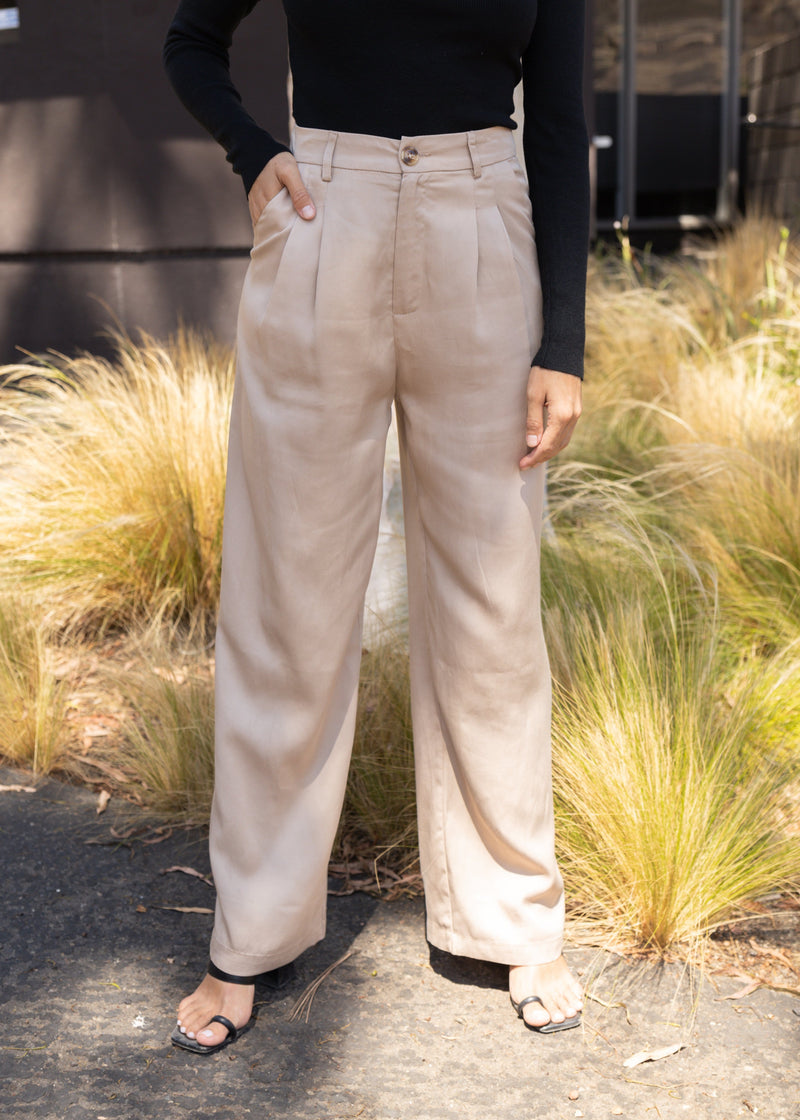 EDDIE BAUER Linen Trousers Pleated Women's Size XL Tall NWOT | Linen  trousers, Women, Clothes design