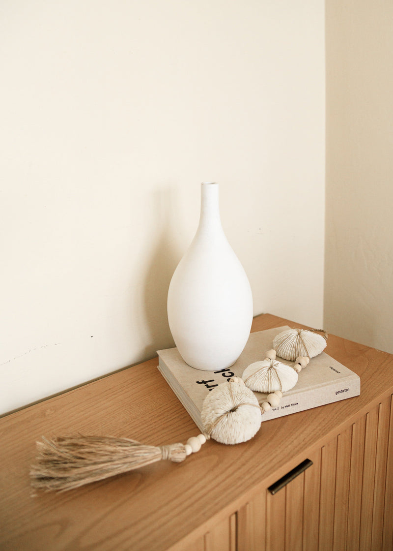 clara white minimal vase