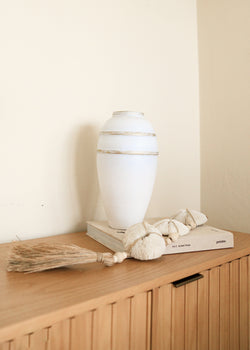 luz white and gold neutral vase